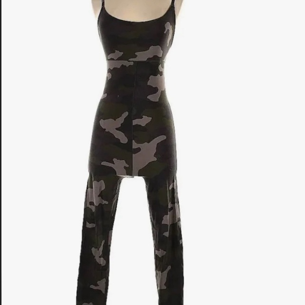 Offline by aerie camoflauge one piece stretchy yoga pilates bodysuit large